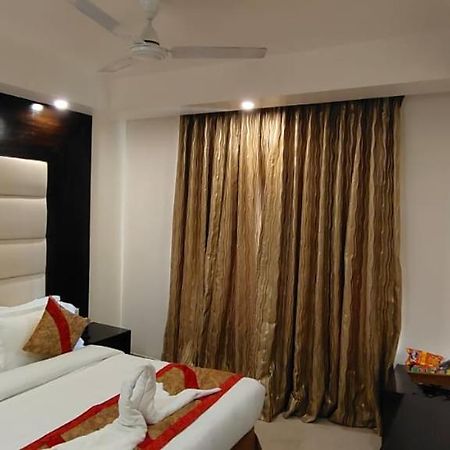 Hotel Benz International Delhi  Exterior photo