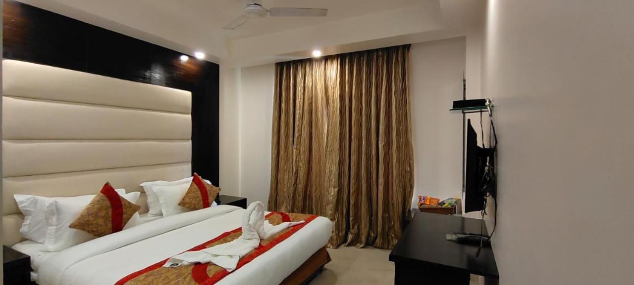 Hotel Benz International Delhi  Exterior photo