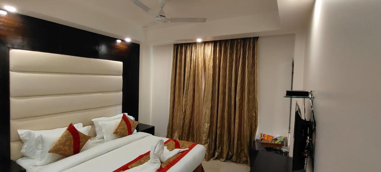 Hotel Benz International Delhi  Exterior photo