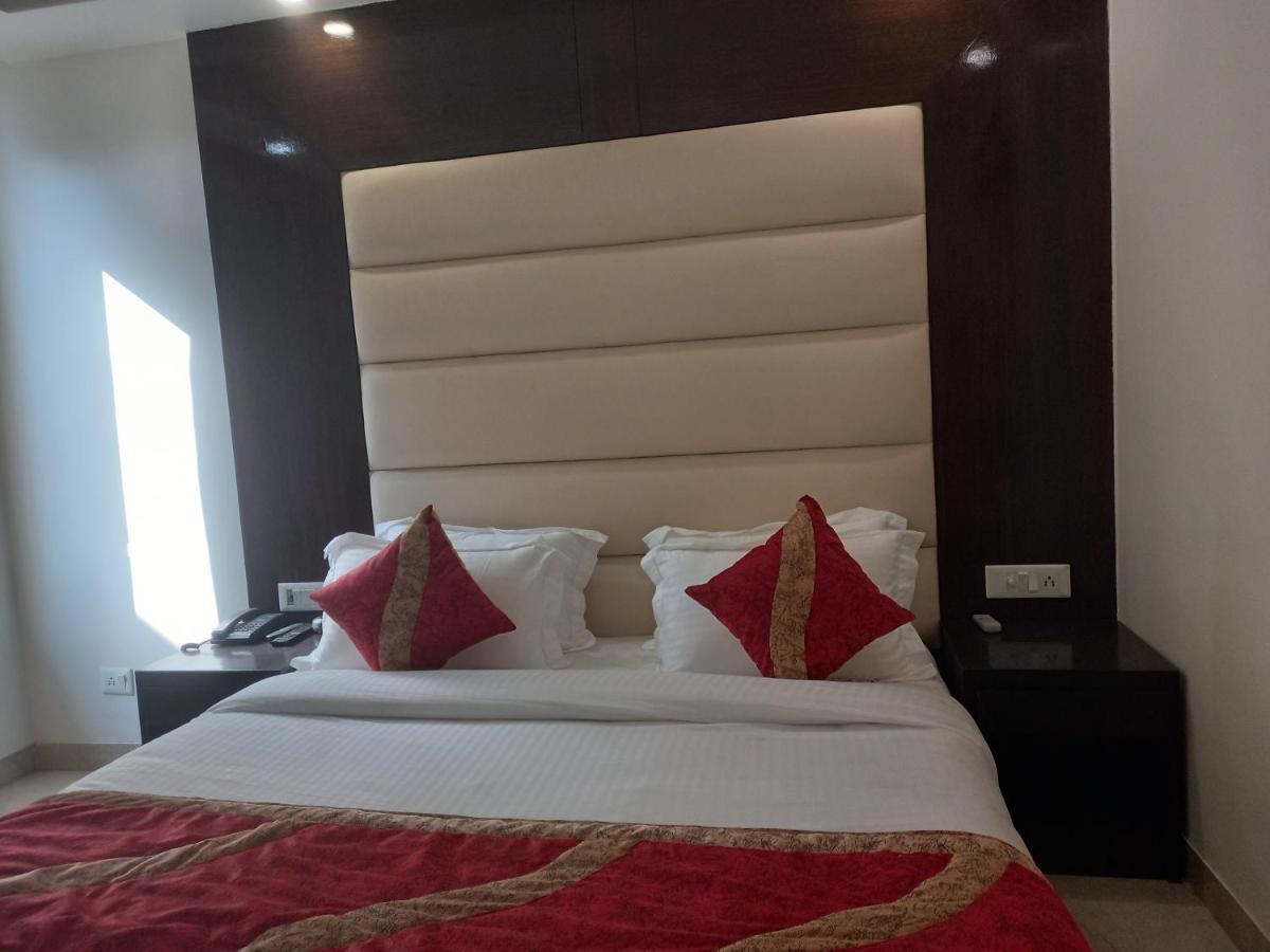 Hotel Benz International Delhi  Exterior photo