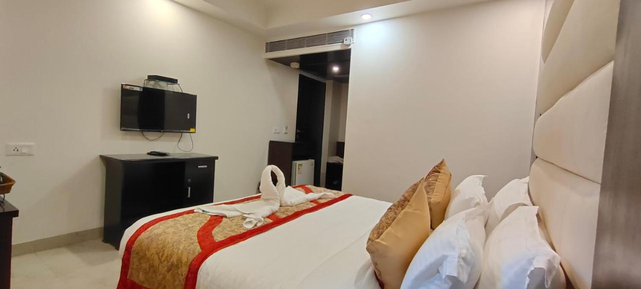 Hotel Benz International Delhi  Exterior photo