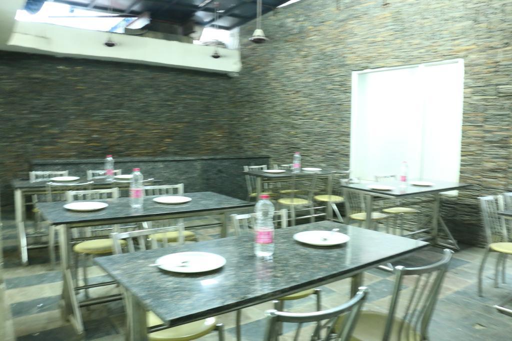 Hotel Benz International Delhi  Exterior photo