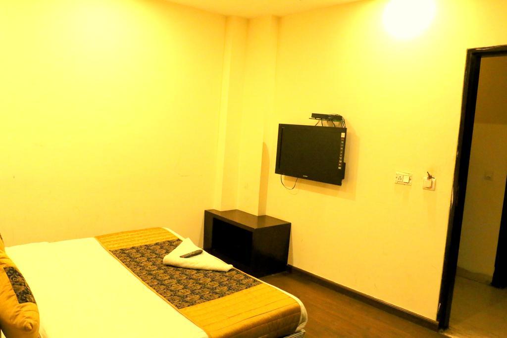 Hotel Benz International Delhi  Exterior photo