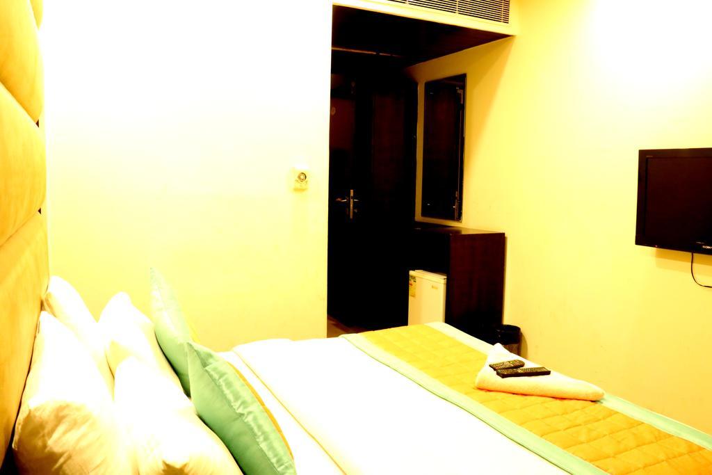 Hotel Benz International Delhi  Exterior photo