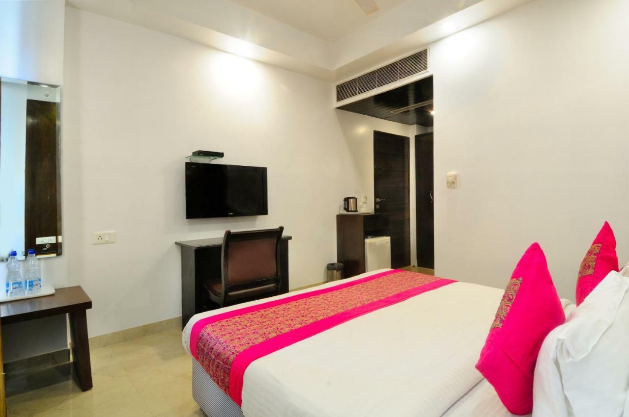 Hotel Benz International Delhi  Exterior photo