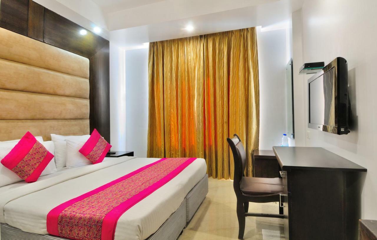 Hotel Benz International Delhi  Exterior photo