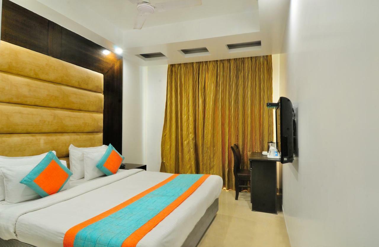 Hotel Benz International Delhi  Exterior photo